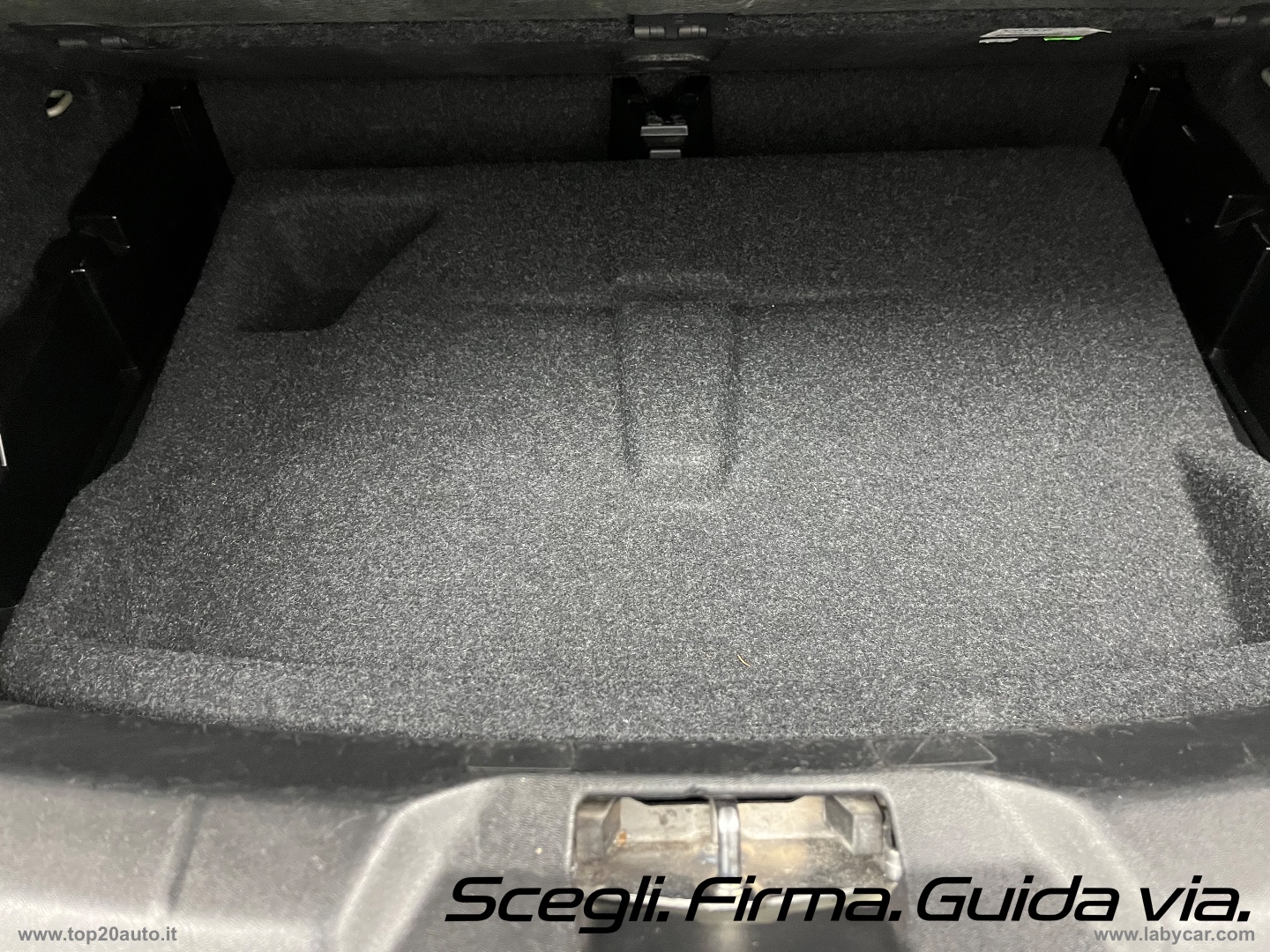 V40 Cross Country D2 Geartronic Business - immagine 31