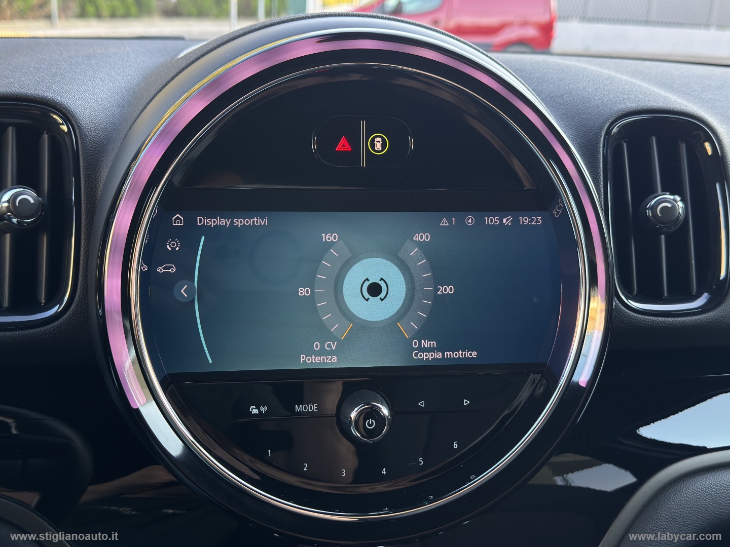Mini Cooper D Essential Countryman - immagine 32