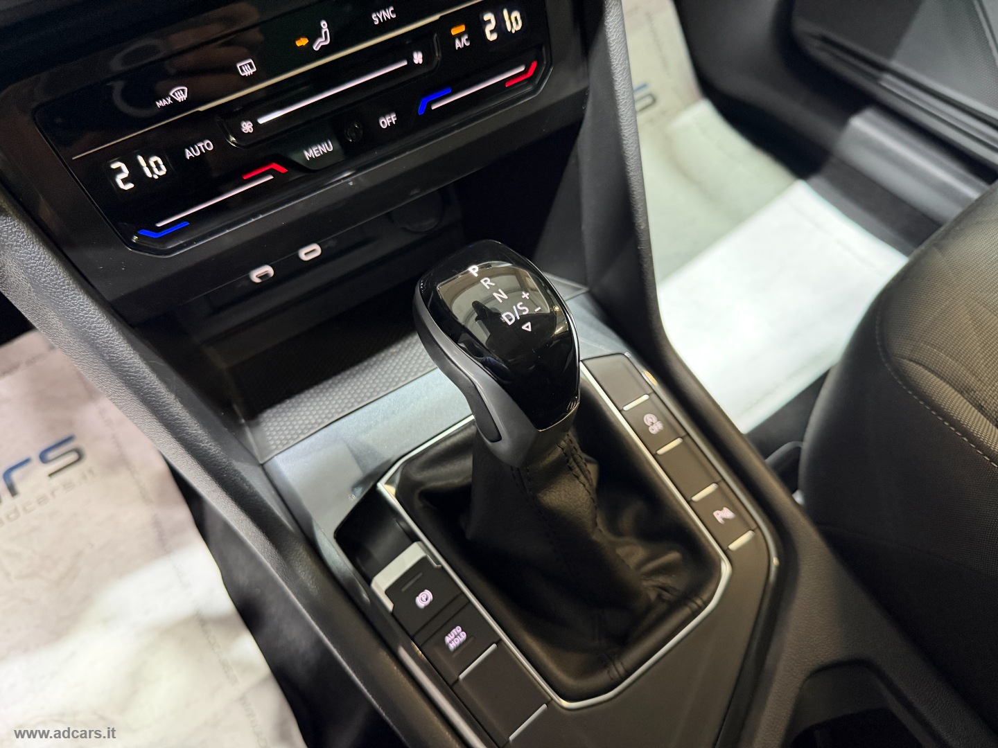 Tiguan 2.0 TDI 150CV SCR DSG Life *CAMBIO AUT*CLIMA 3 ZONE* - immagine 32