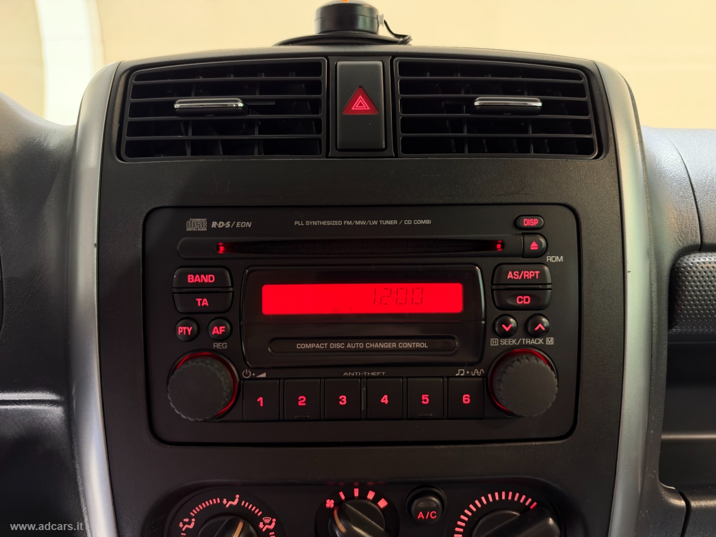 Jimny 1.3 4WD A/T Evolution *GPL*CAMBIO AUT.*SENSORI* - immagine 32