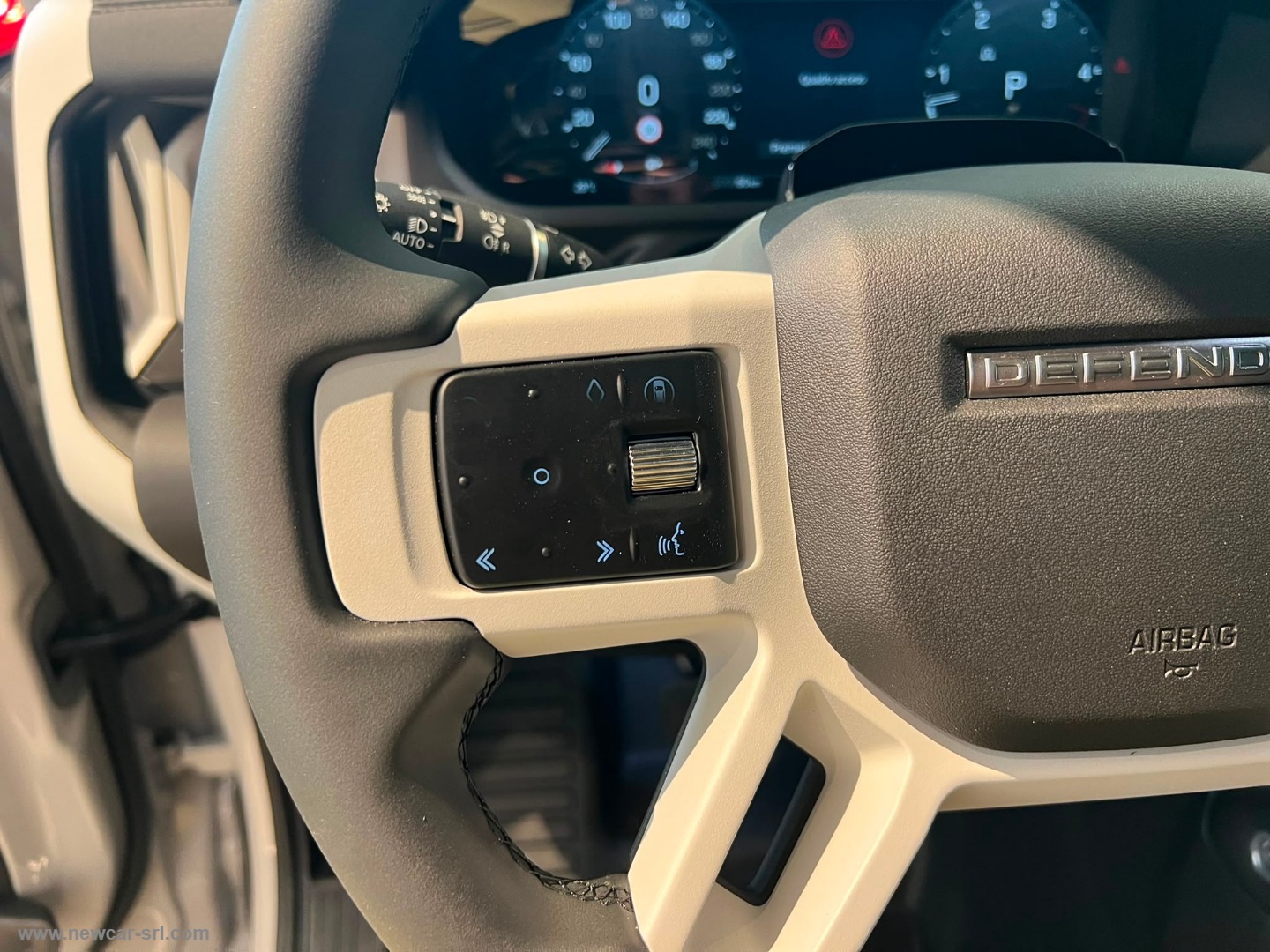 Defender 110 3.0D I6 250 AWD X-Dyn.SE N1 - immagine 32