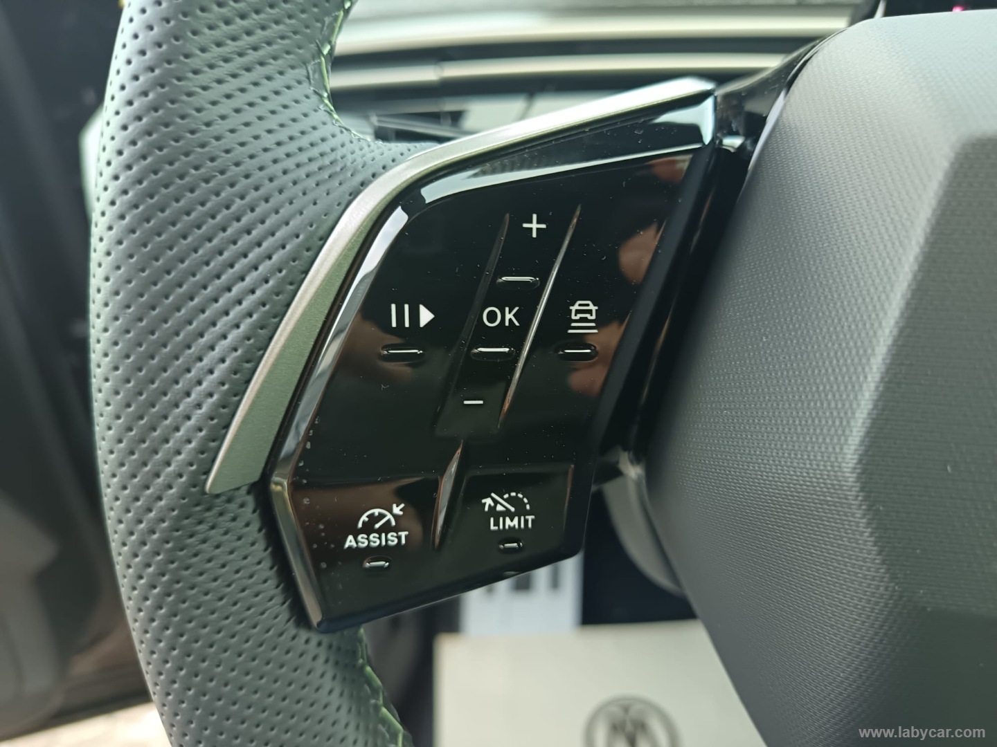Peugeot 3008 Hybrid 145 e-DCS6 GT - Immagine 32