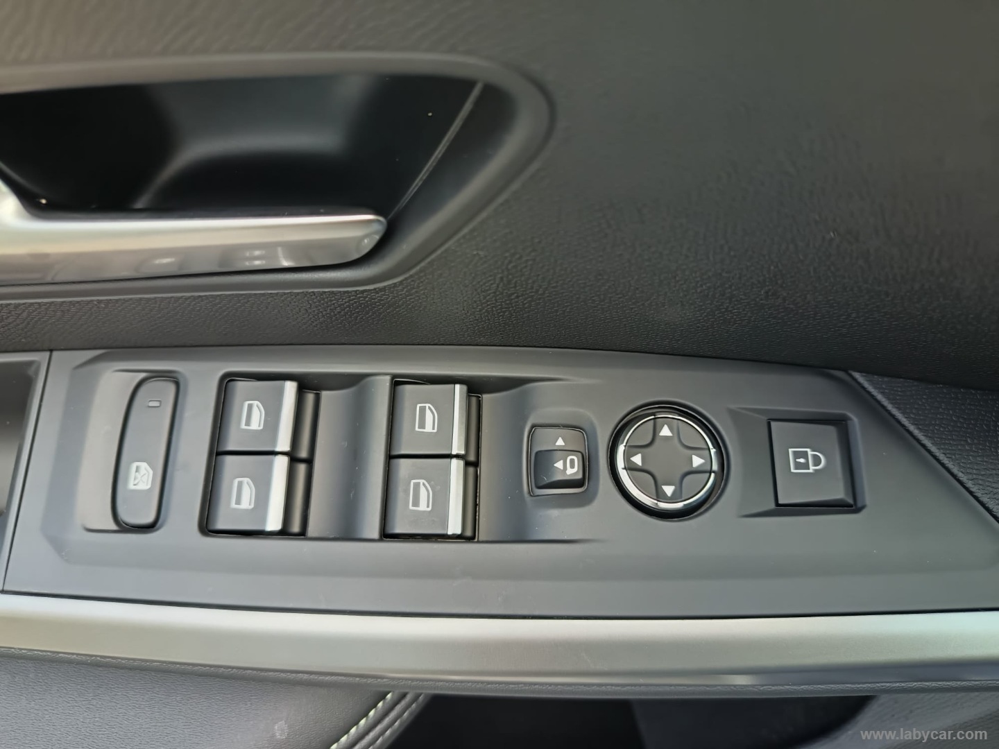 Peugeot 3008 Hybrid 145 e-DCS6 GT - Immagine 32
