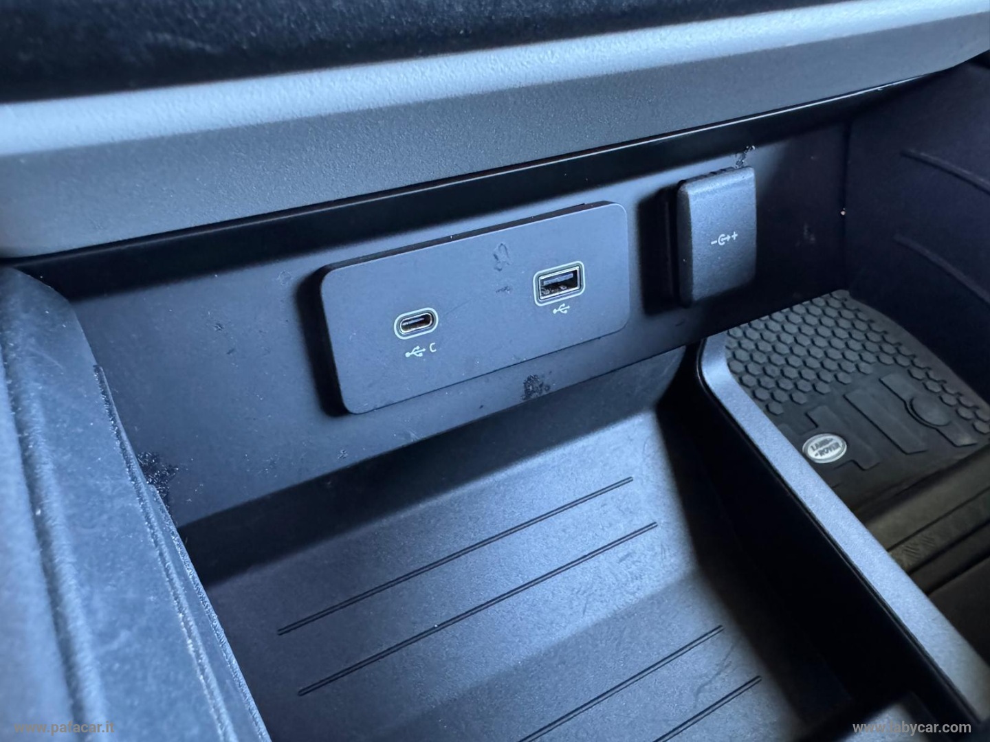 Defender 90 3.0D I6 200 CV X-Dynamic S - immagine 32