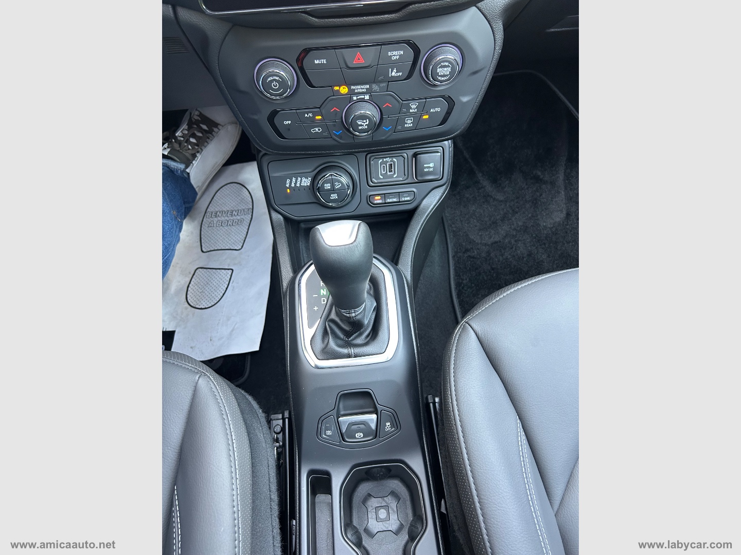 Renegade 1.3 T4 240CV PHEV 4xe AT6 Over. SOLO KM 2.300 - immagine 32