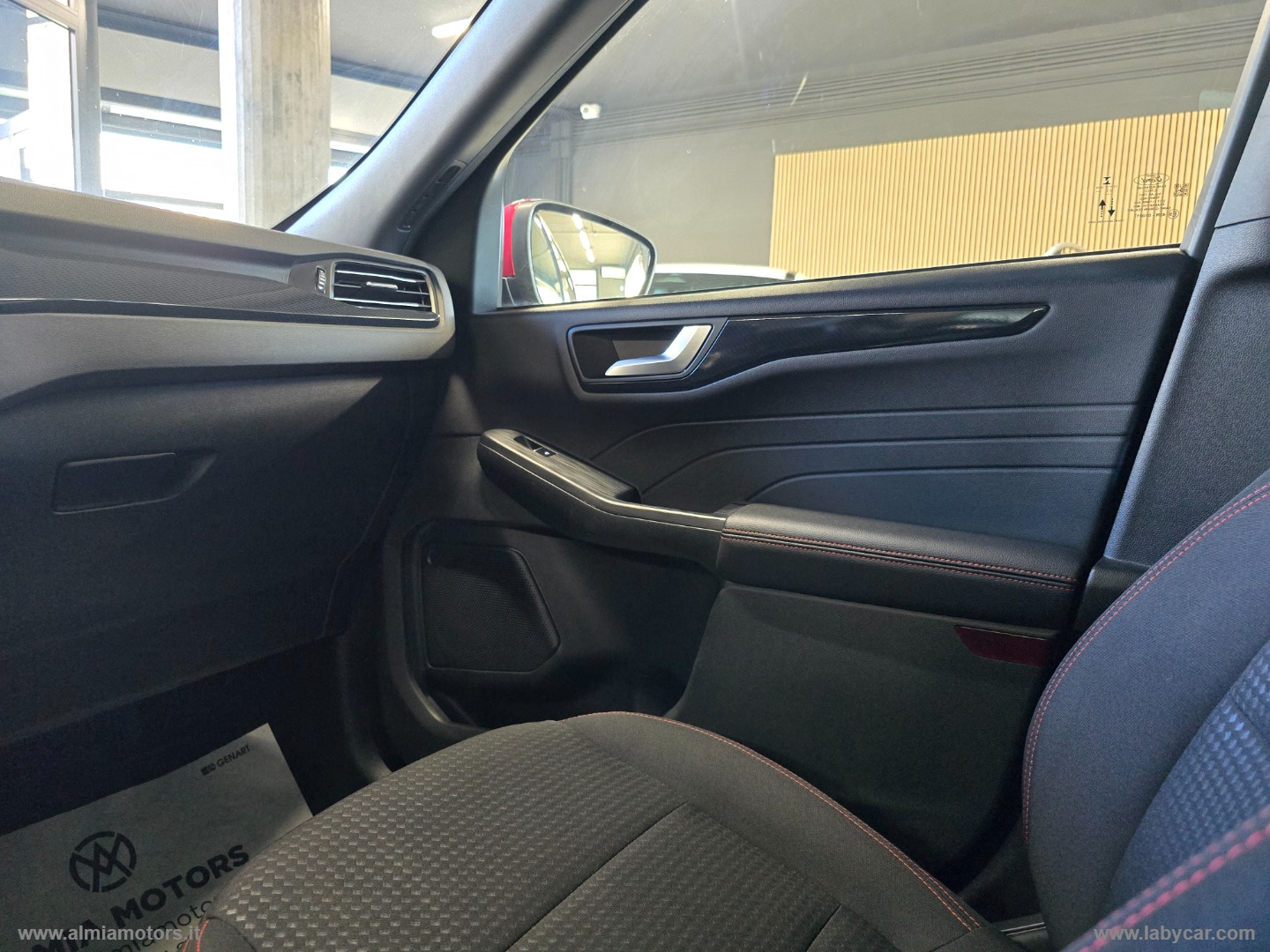 Kuga 2.5 Full Hybrid 190 CVT 2WD ST-Line - immagine 32