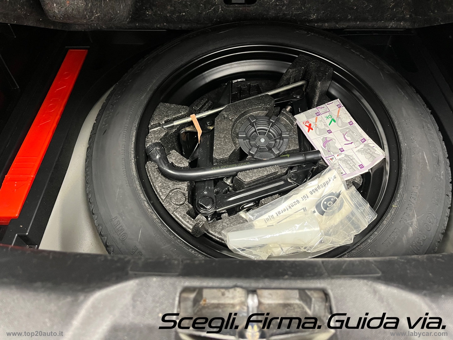 V40 Cross Country D2 Geartronic Business - immagine 32