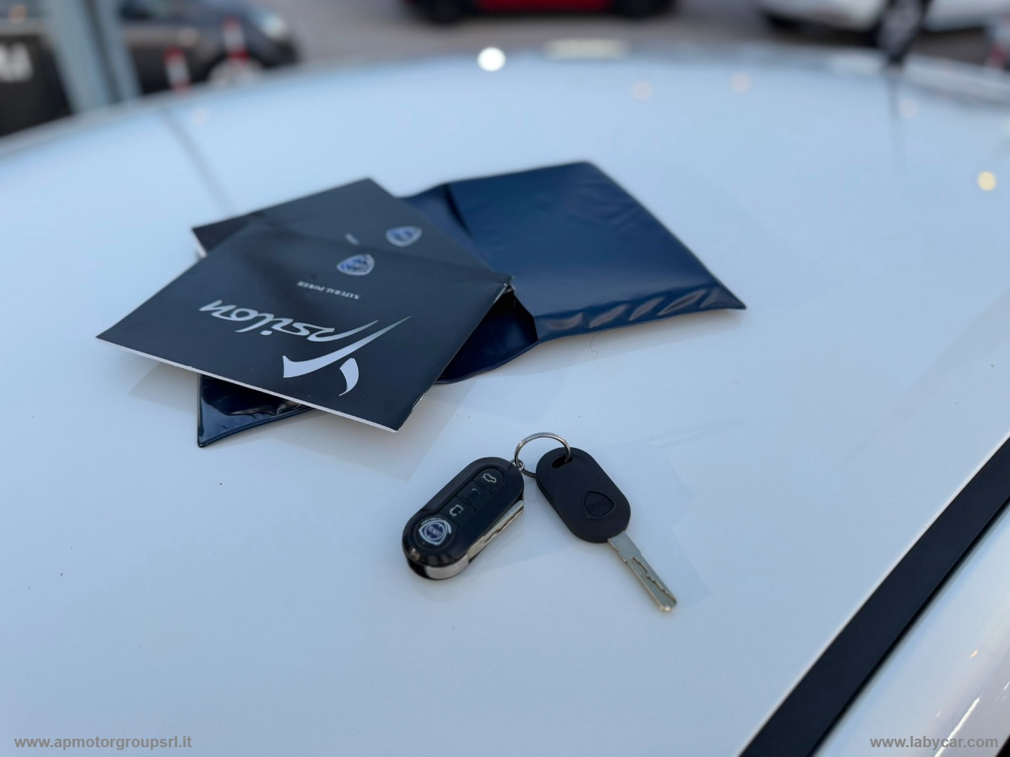 Ypsilon 0.9 T.Air 85CV 5p. Met.Ec. Gold - immagine 32