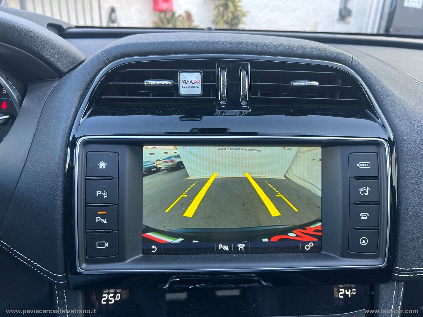 F-Pace 2.0 D 180 CV AWD aut. R-Sport - immagine 32