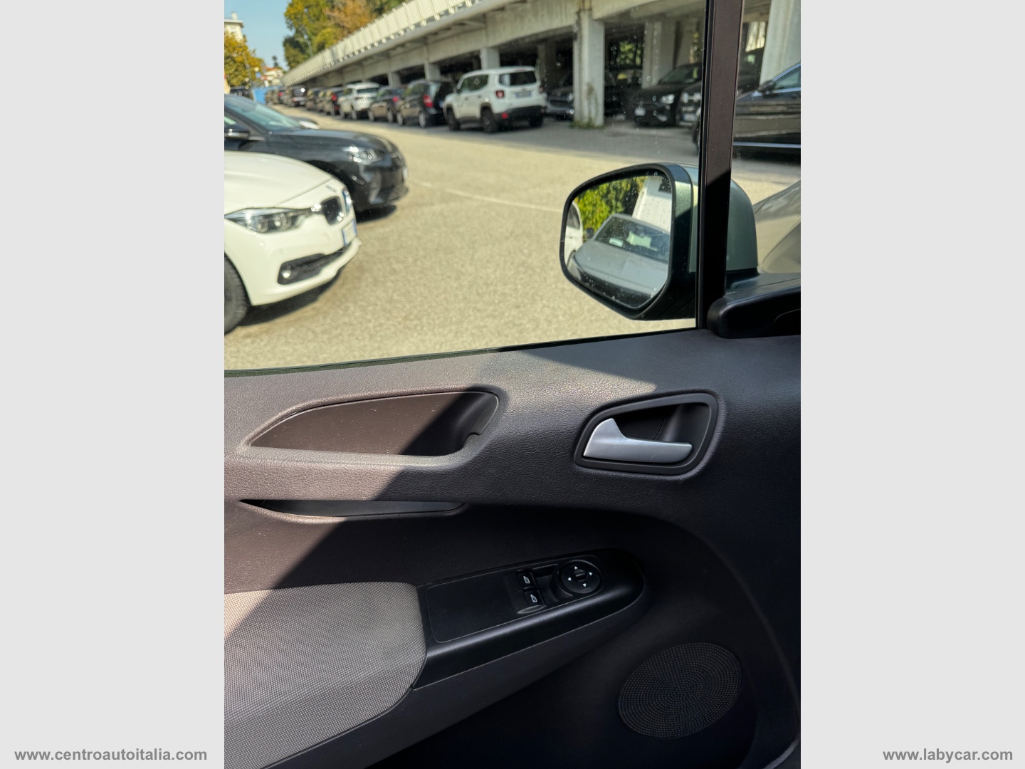 Tourneo Courier 1.0 EcoBoost 100 CV Tit. - immagine 32