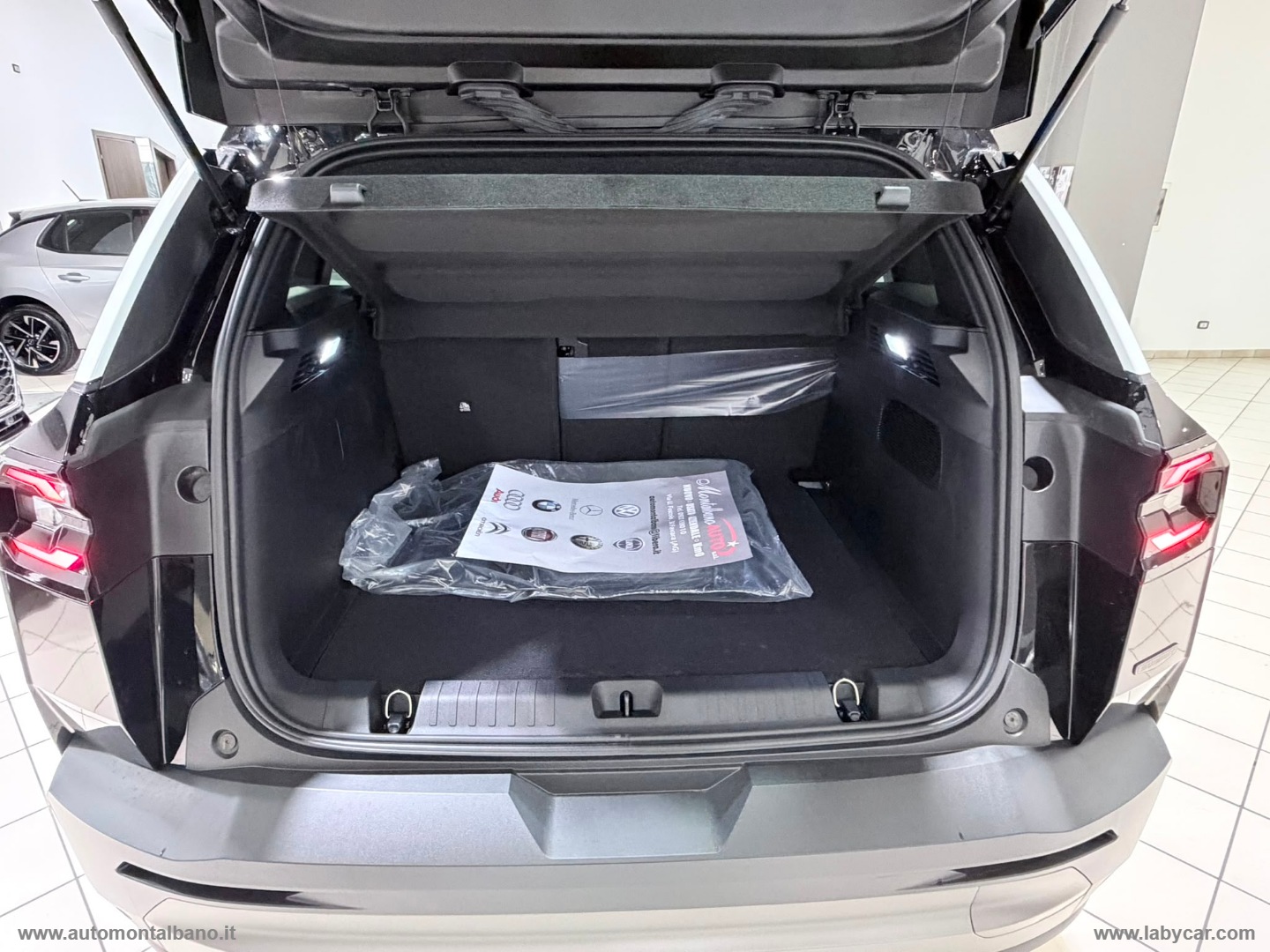 Compass 1.2 Turbo 48V e-Hybrid Summit - immagine 32