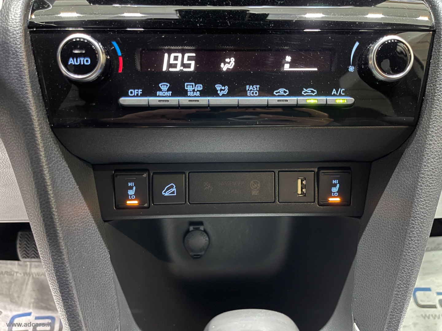 Yaris Cross 1.5 Hyb. 5p. E-CVT AWD Trend *4X4*NEOPATENTATI* - immagine 33