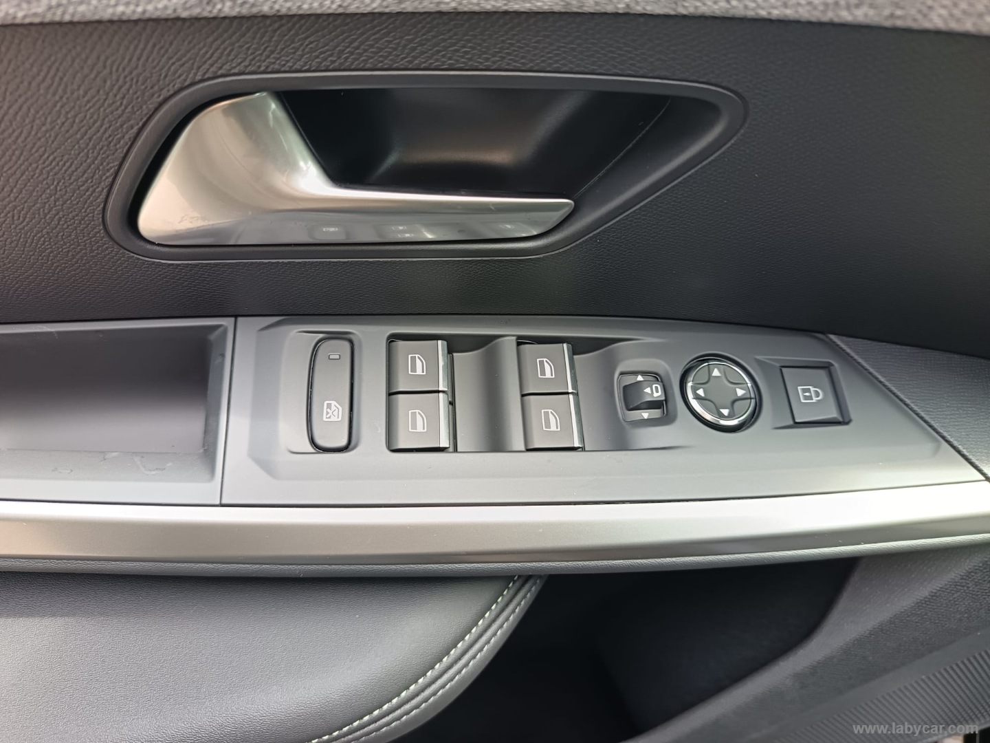 Peugeot 3008 Hybrid 145 e-DCS6 GT - Immagine 33