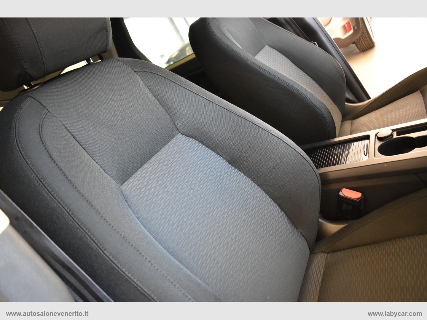 Discovery Sport 2.2 TD4 SE - immagine 33