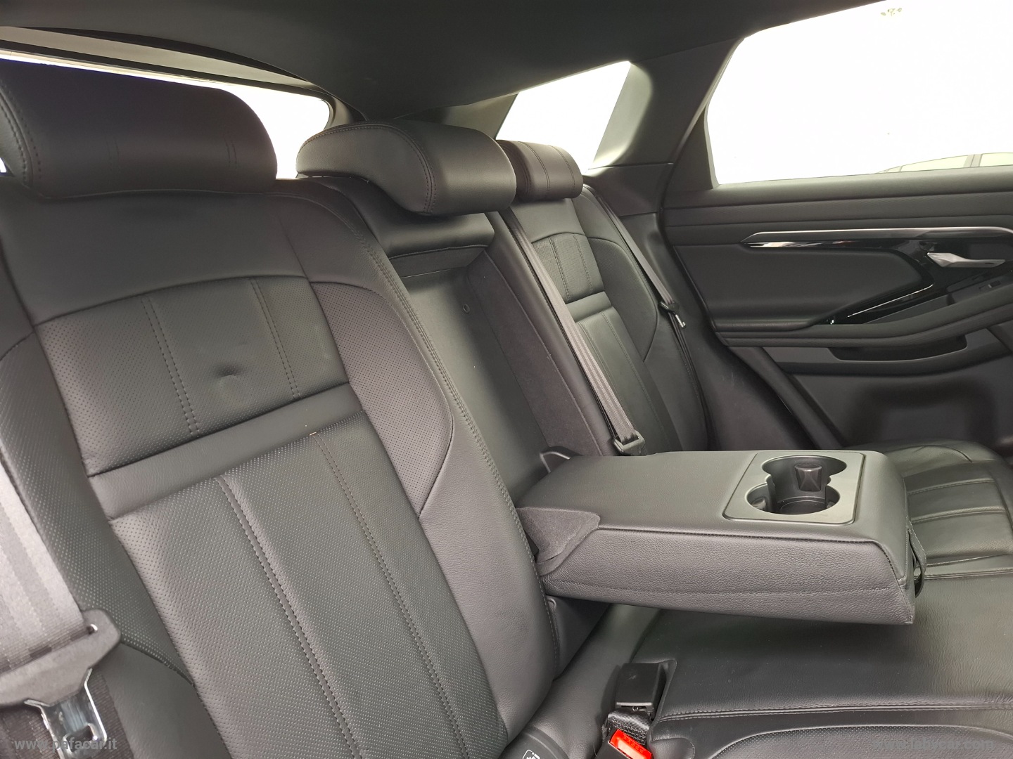 RR Evoque 2.0D L.Flw 150 CV R-Dynamic S - immagine 33