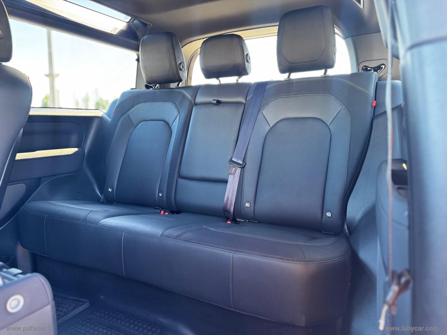 Defender 90 3.0D I6 200 CV X-Dynamic S - immagine 33