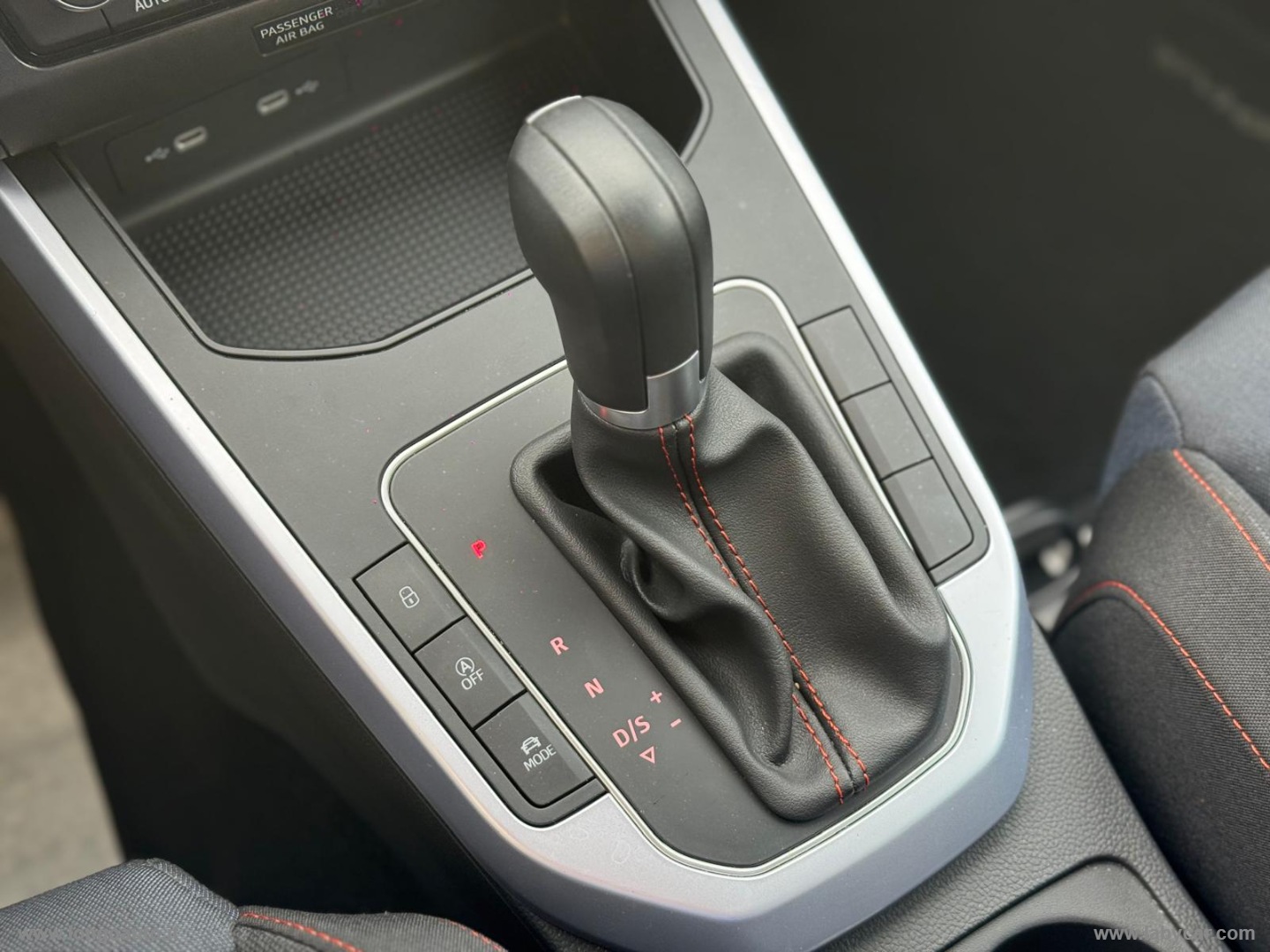 Arona 1.0 EcoTSI 115CV DSG FR ADATTA A NEOPATENTATI - immagine 33