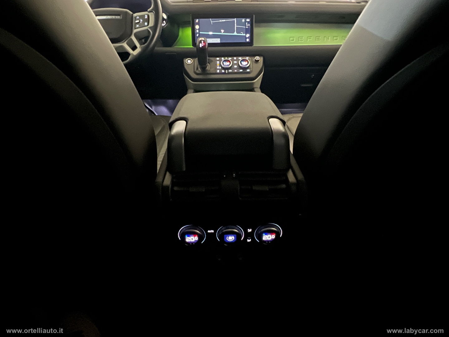 Defender 110 3.0D I6 250 CV AWD Auto SE - immagine 34