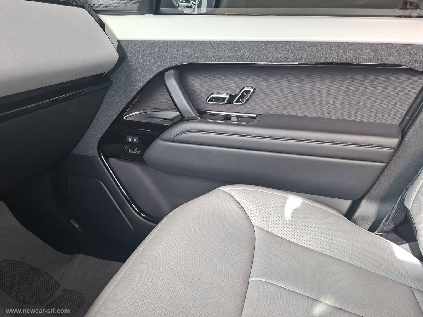 Range Rover 3.0D I6 300 CV HSE - immagine 34