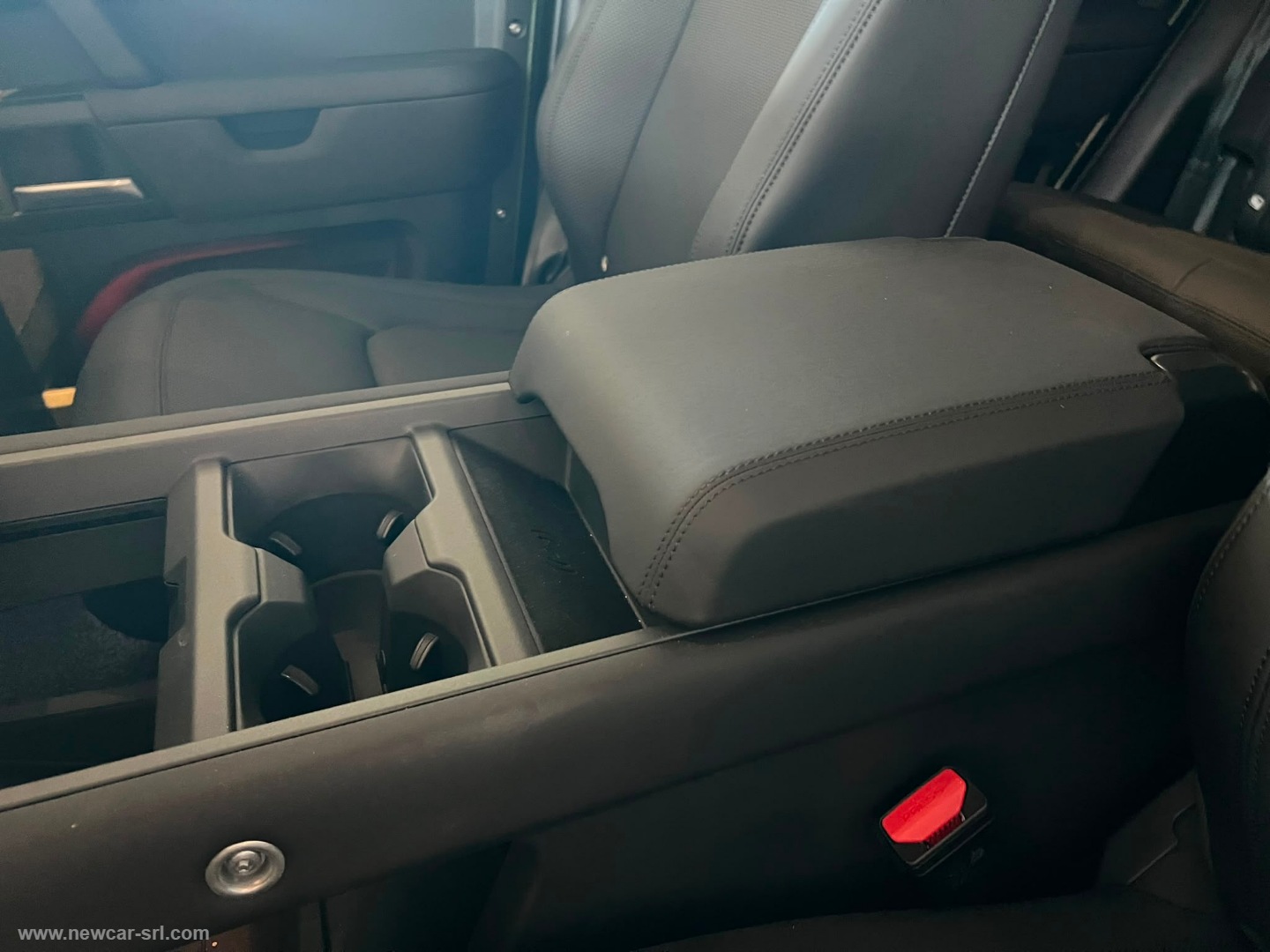 Defender 110 3.0D I6 250 AWD X-Dyn.SE N1 - immagine 34