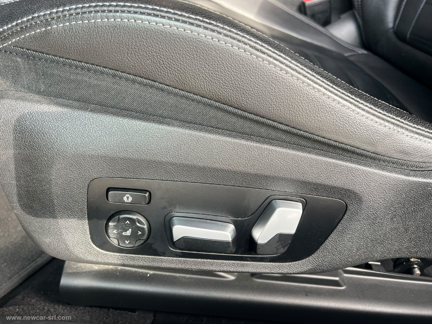 420d 48V Cabrio Msport - immagine 34