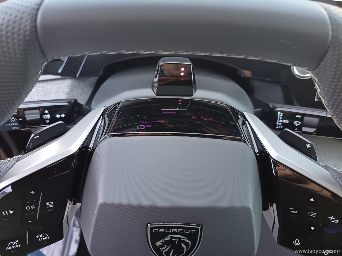 Peugeot 3008 Hybrid 145 e-DCS6 GT - Immagine 34