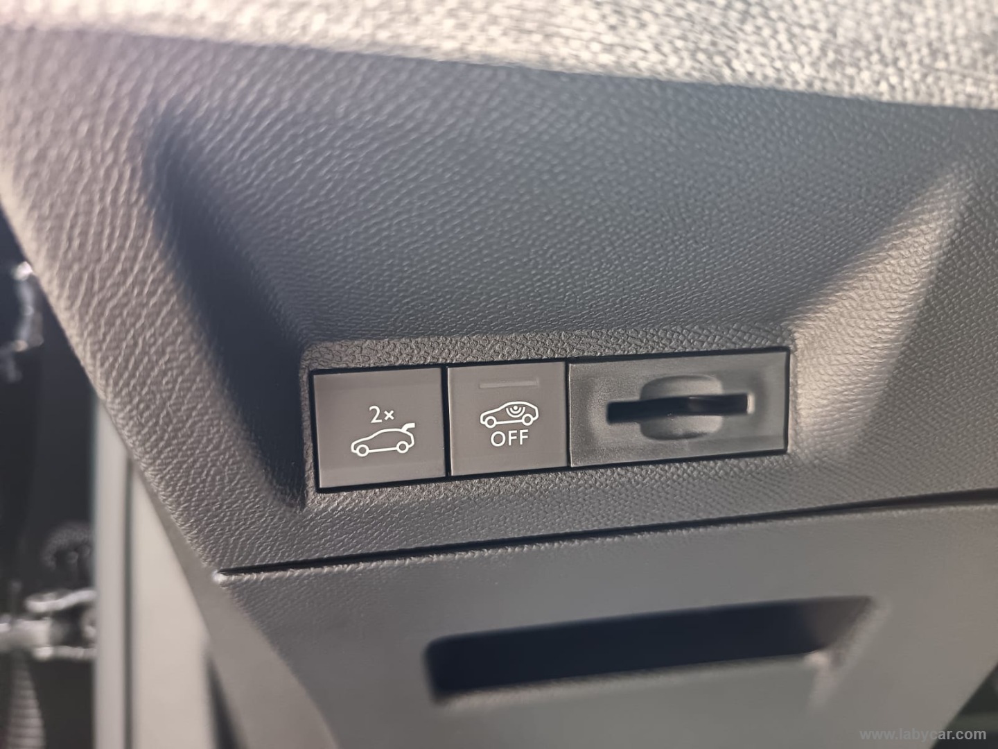 Peugeot 3008 Hybrid 145 e-DCS6 GT - Immagine 34