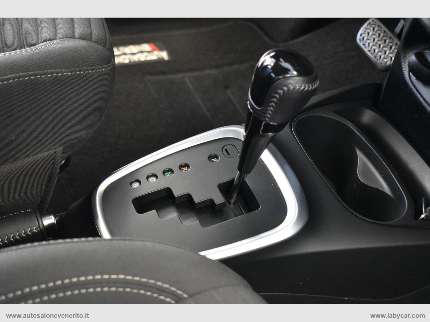 Yaris 1.5 Hybrid 5p. Active - immagine 34