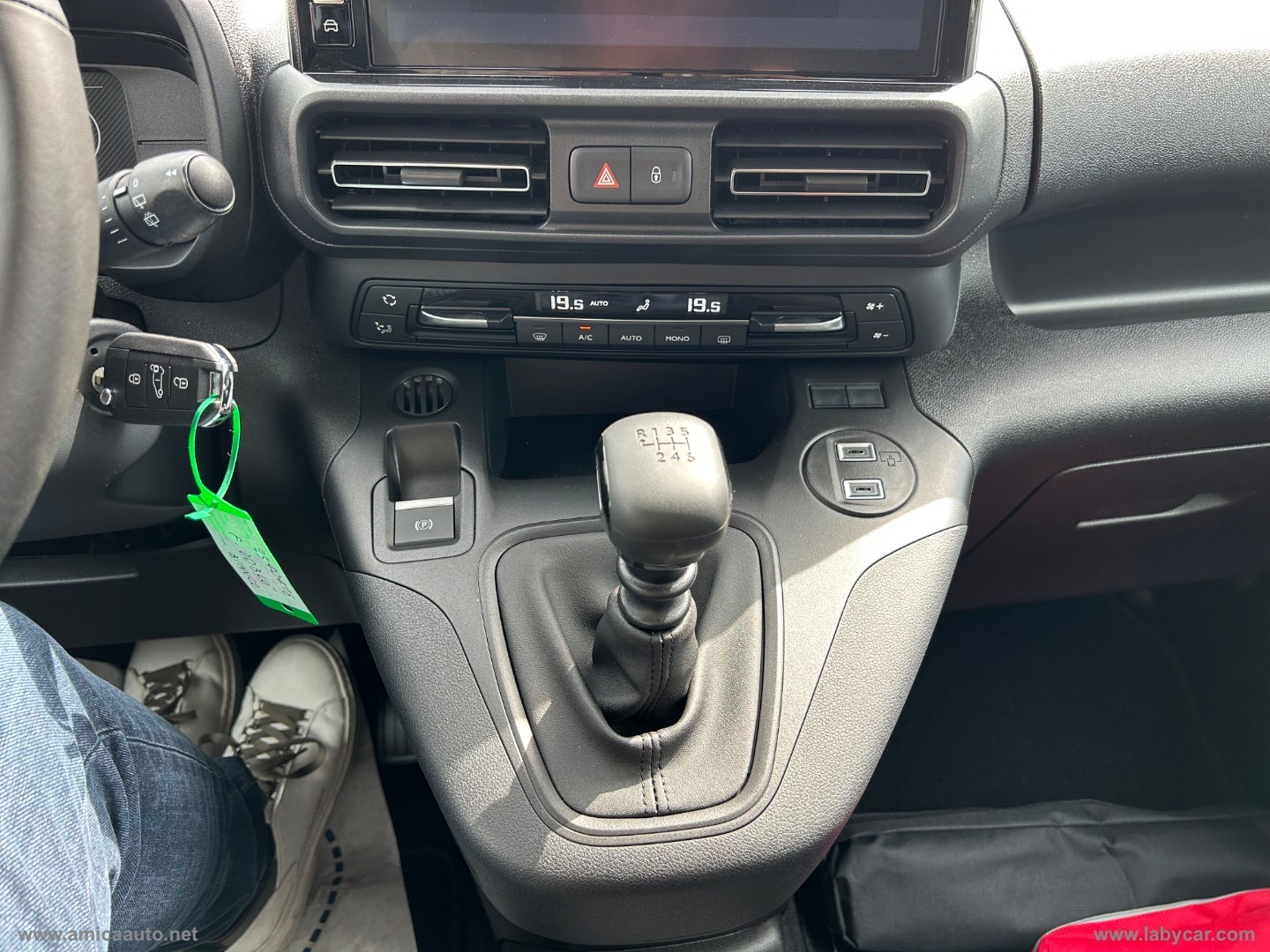 Doblò 1.5 BlueHdi 100CV Combi - All. Olmedo PIANALE RIBASSATO CON RAMPA ACCESSO CARROZZINA - immagine 34