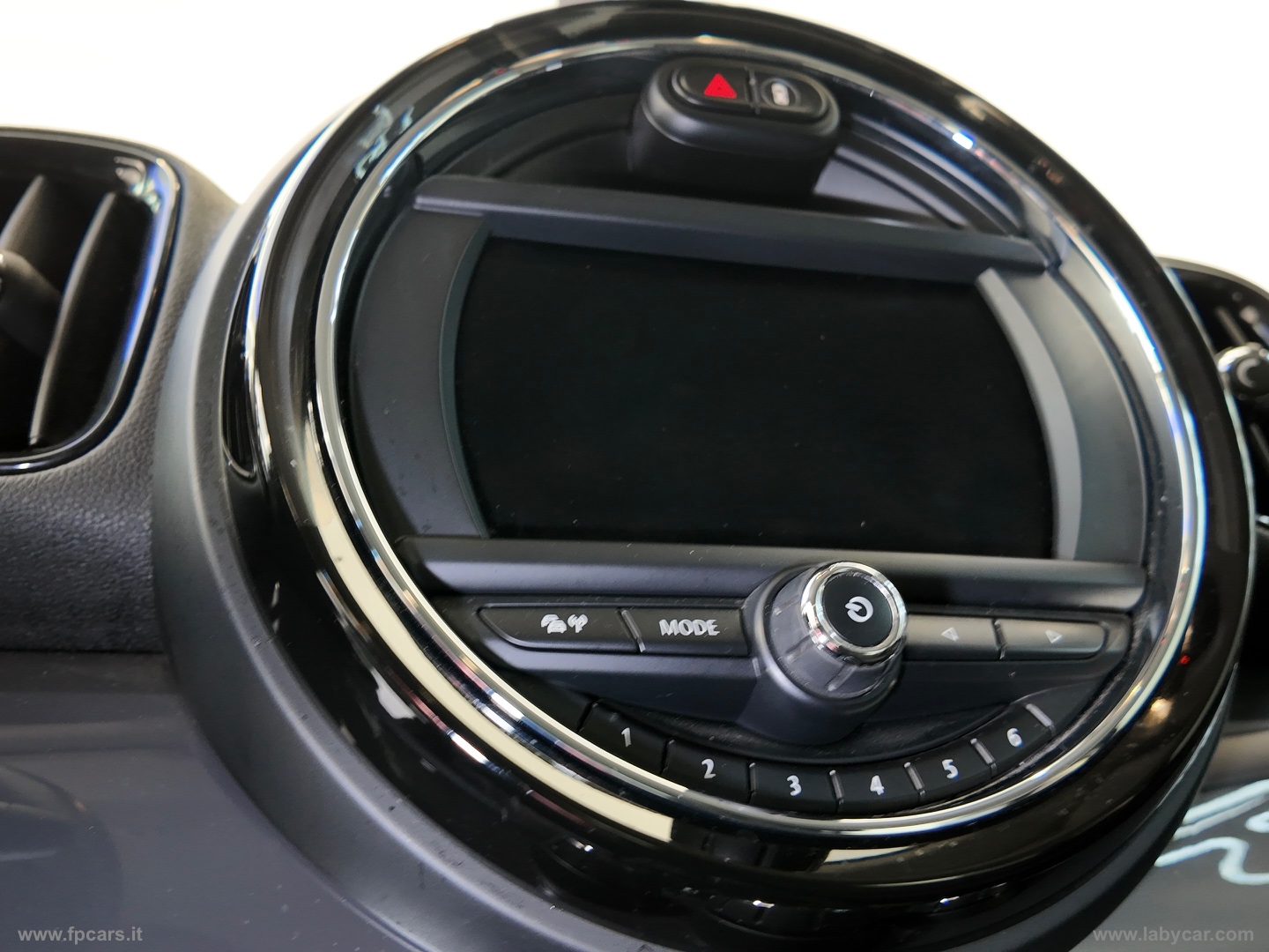 Mini Cooper D Business Countryman Aut. - immagine 34