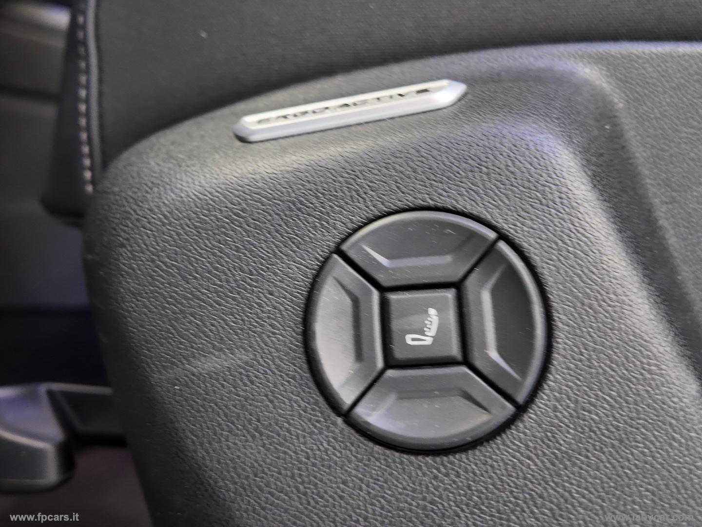 Tiguan 2.0 TDI 150 CV DSG R-Line Plus TETTO APRI. - immagine 34