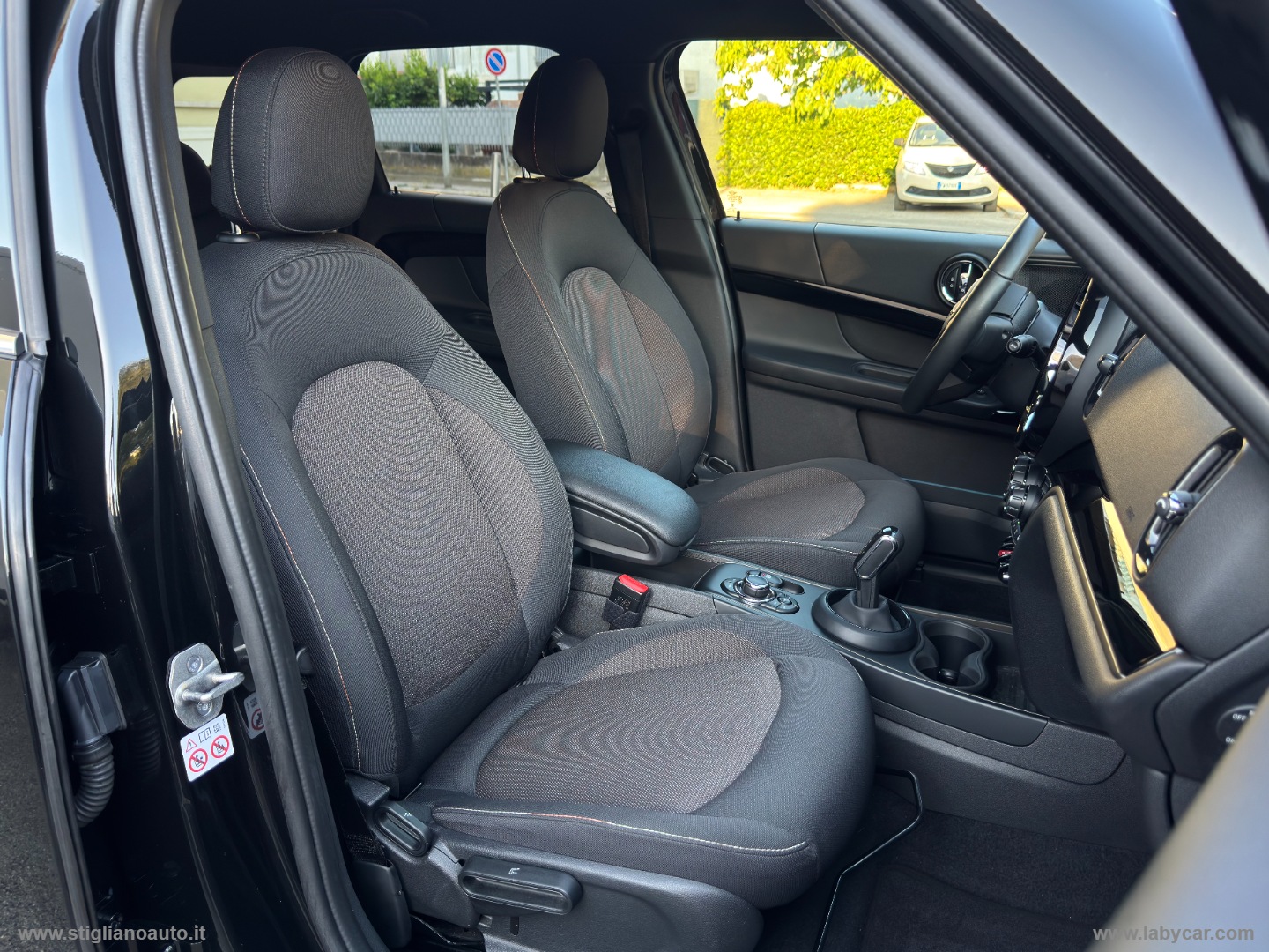 Mini Cooper D Essential Countryman - immagine 35