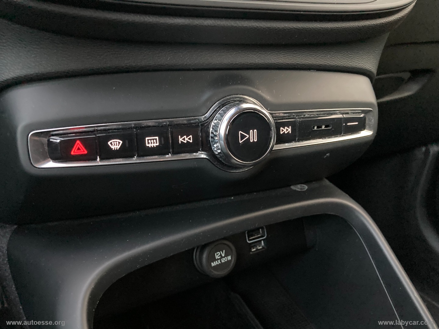 XC40 T2 automatico Essential - immagine 35