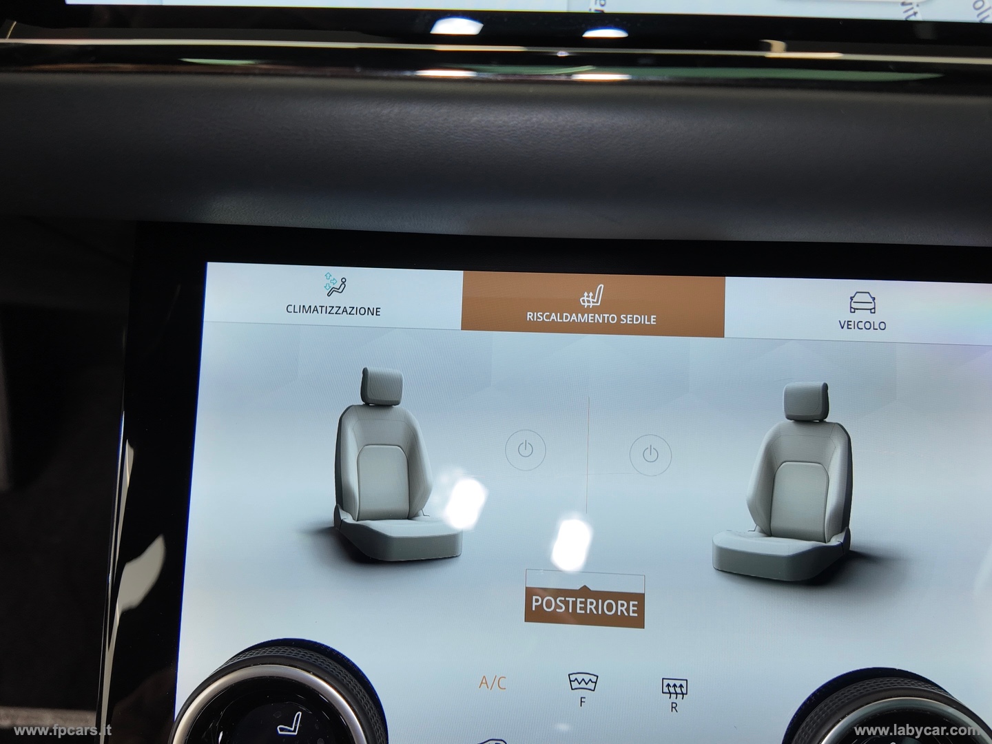 RR Evoque 2.0D I4 204 CV AWD Aut R-D.HSE - immagine 35