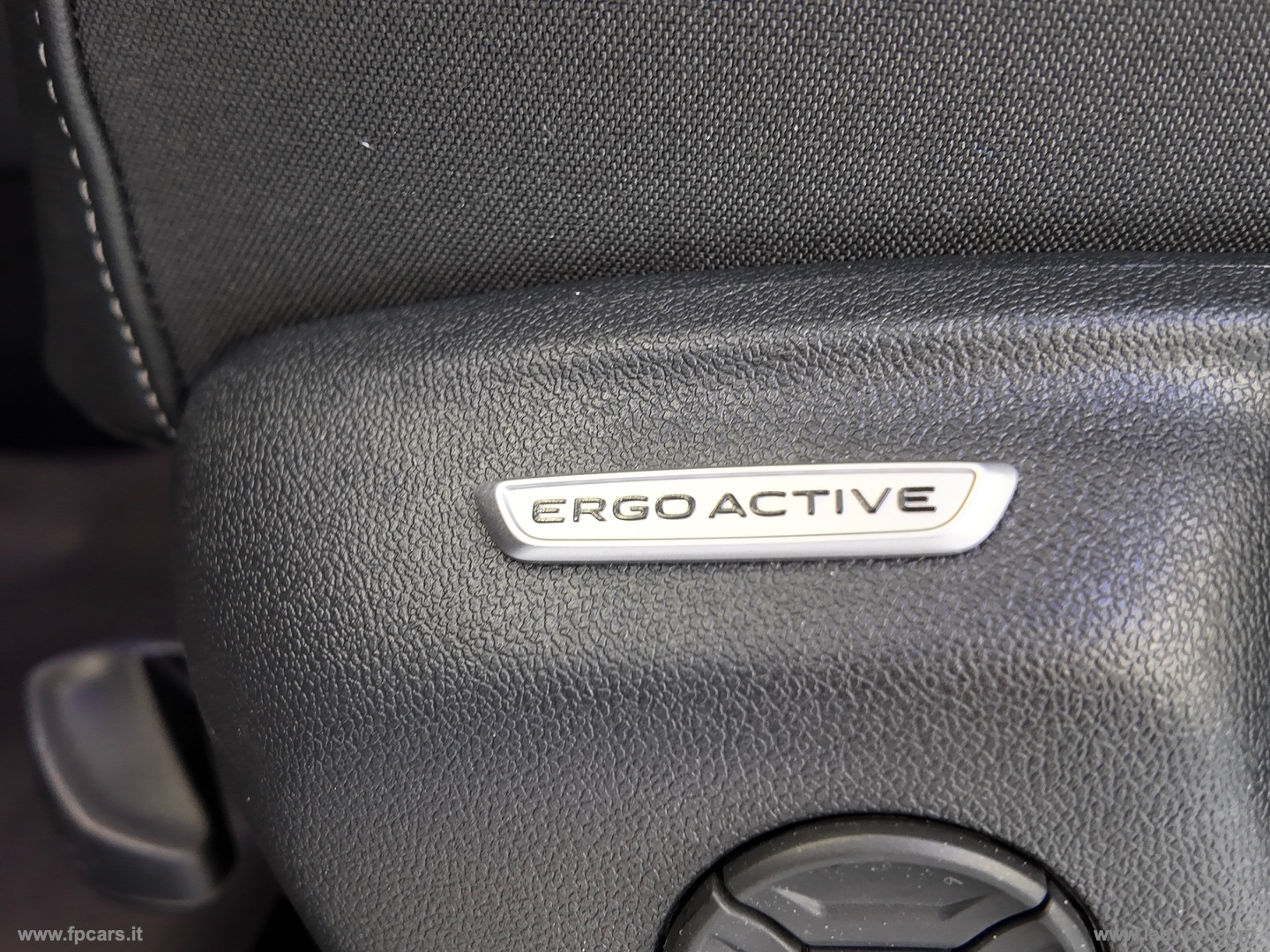 Tiguan 2.0 TDI 150 CV DSG R-Line Plus TETTO APRI. - immagine 35