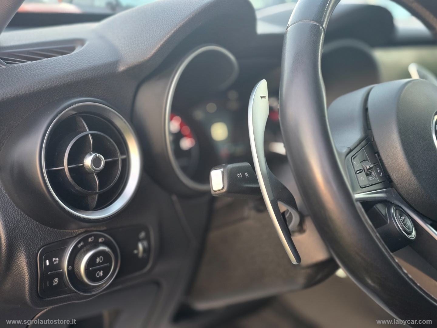 Stelvio 2.2 T.diesel 210 CV AT8 Q4 Exec. - immagine 35