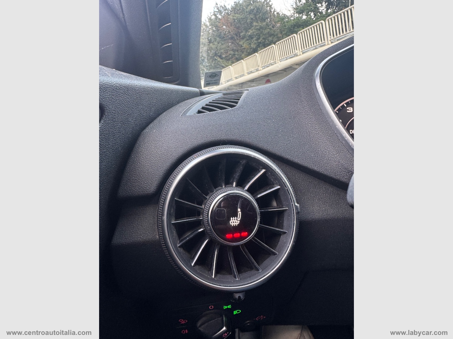 TT Roadster 2.0 TDI quattro S tr. S line - immagine 35