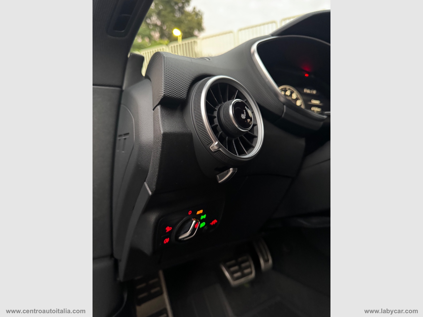 TTS Coupé 2.0 TFSI 310CV quattro S tr. - immagine 35