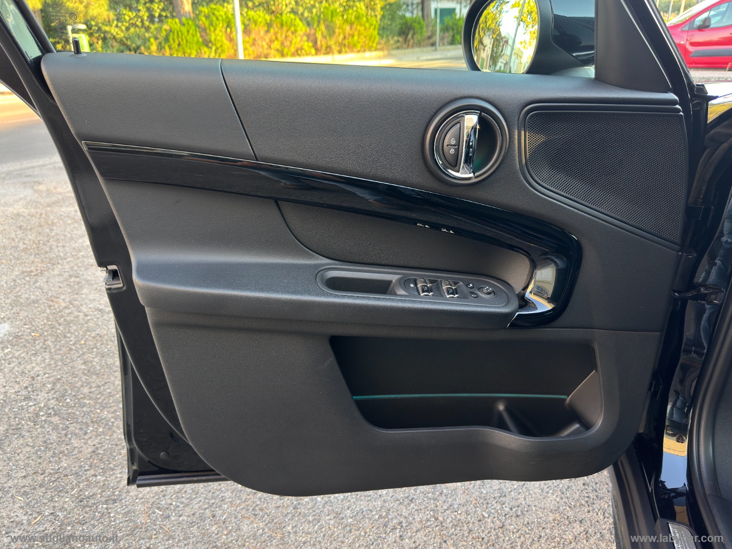 Mini Cooper D Essential Countryman - immagine 36