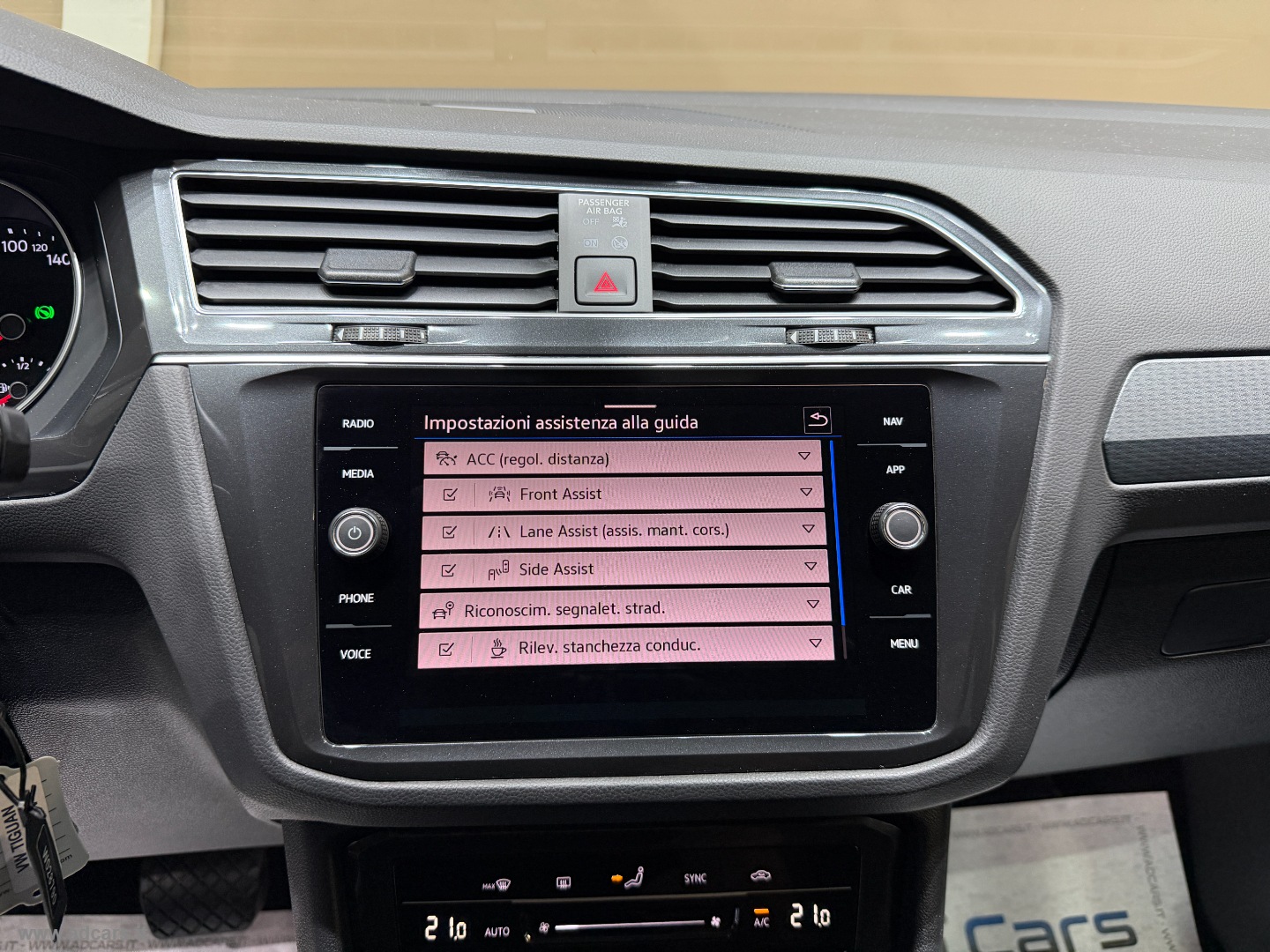Tiguan 2.0 TDI 150CV SCR DSG Life *CAMBIO AUT*CLIMA 3 ZONE* - immagine 36