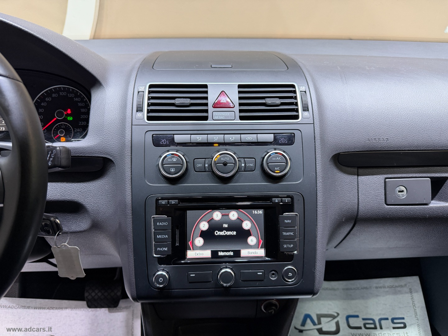 Touran 2.0 TDI 150 CV DSG Business BMT - immagine 36