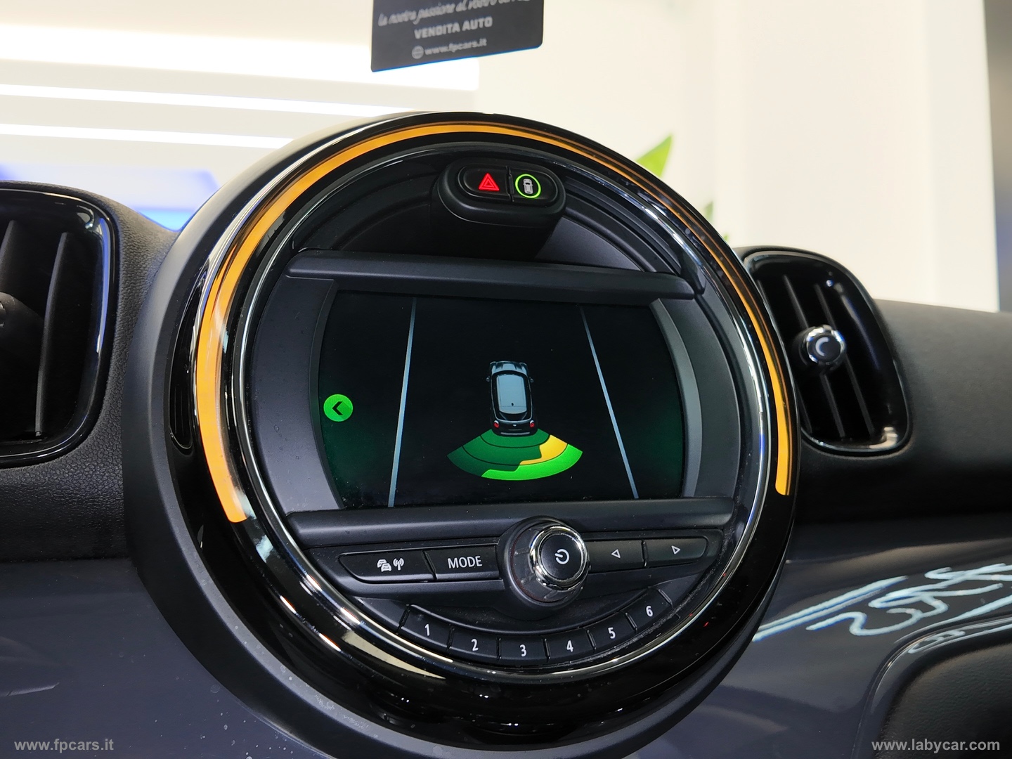 Mini Cooper D Business Countryman Aut. - immagine 36