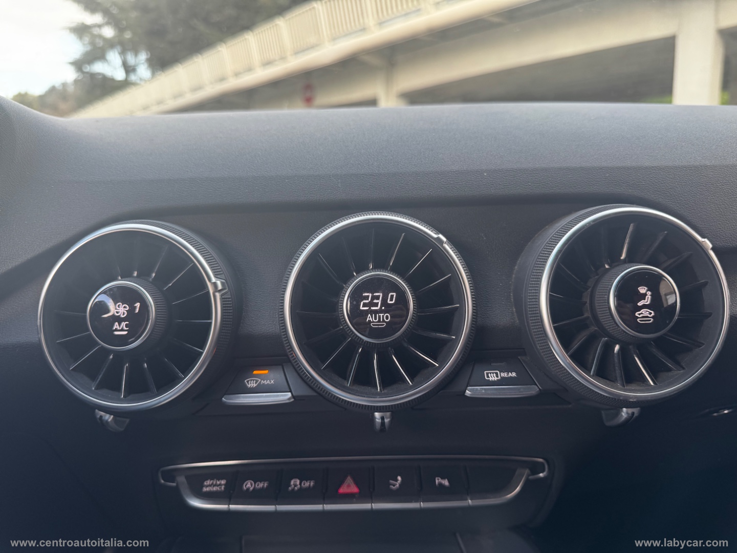 TT Roadster 2.0 TDI quattro S tr. S line - immagine 36