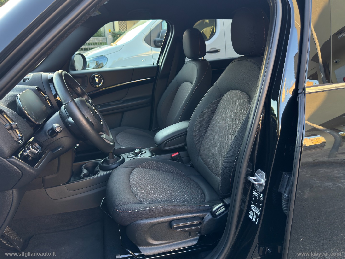 Mini Cooper D Essential Countryman - immagine 37