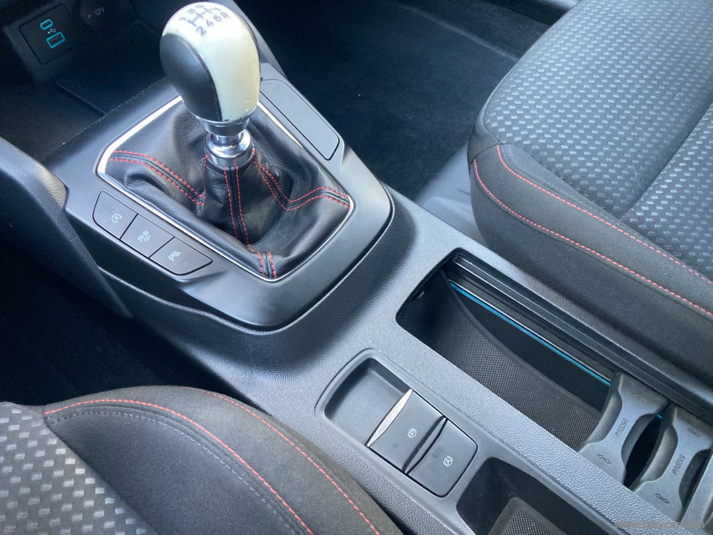 Focus 1.0 EcoBoost 125 5p. ST-LINE - immagine 37