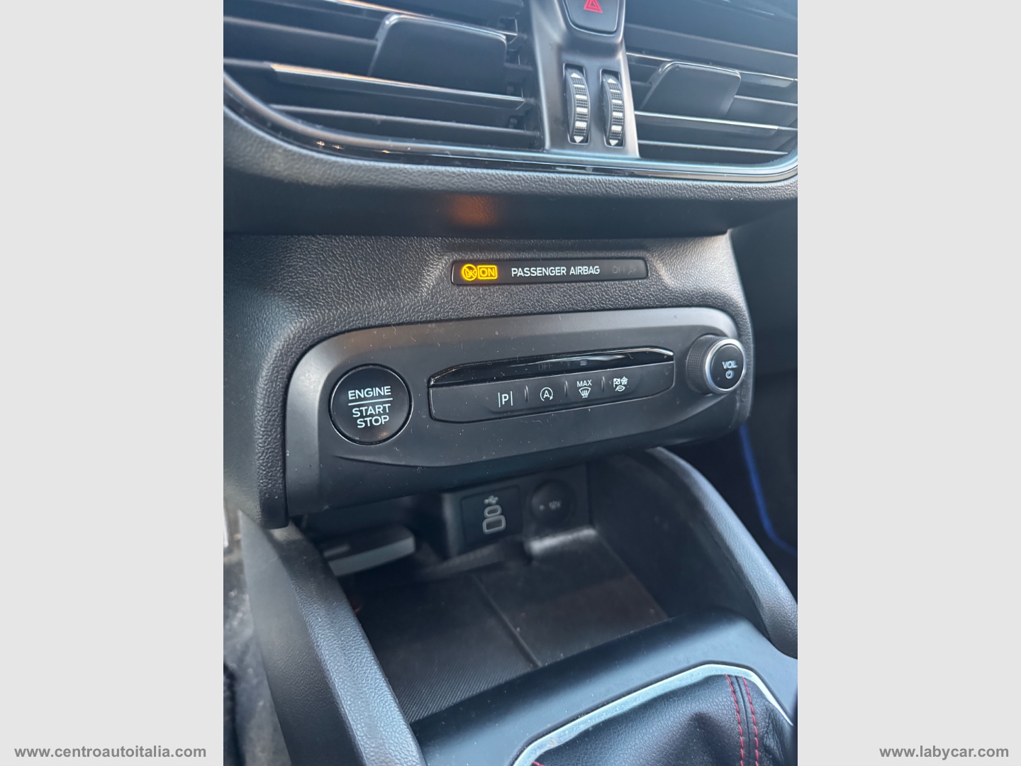 Focus 1.0 EcoBoost Hybrid 125CV 5p.ST LINE - immagine 37