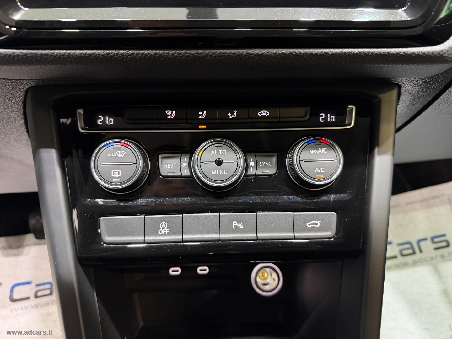 Touran 2.0 TDI 150 CV Business BMT *7 POSTI* - immagine 38
