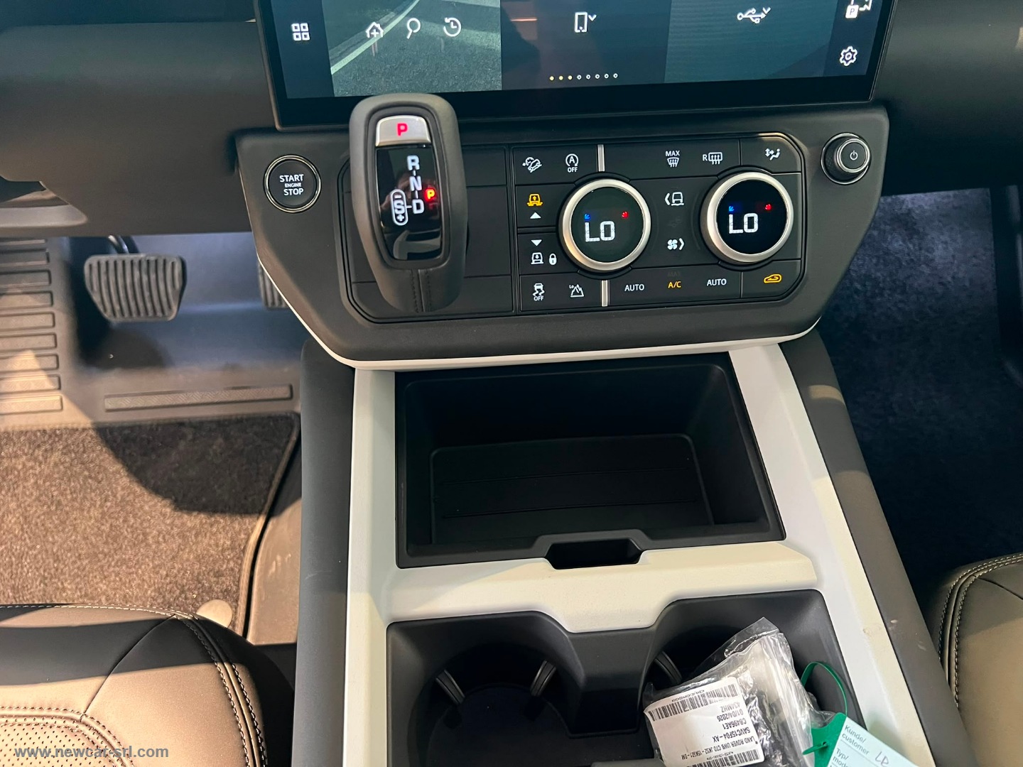 Defender 110 3.0D I6 250 AWD X-Dyn.SE N1 - immagine 38
