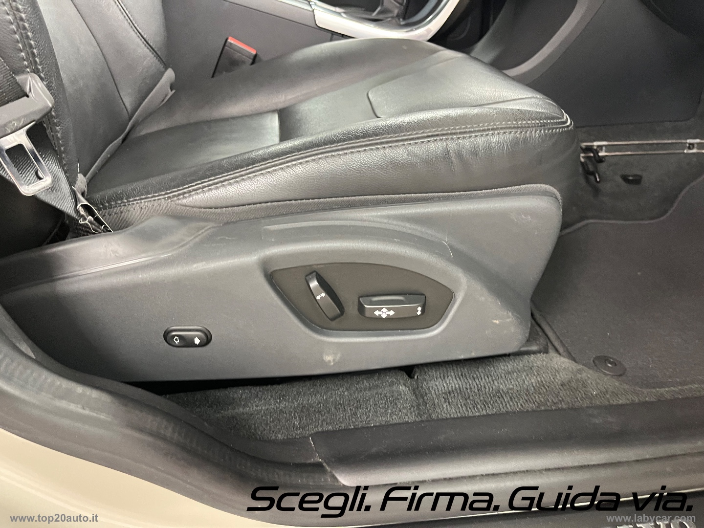 XC60 D5 AWD Geartronic Summum|TETTO|PELLE - immagine 38