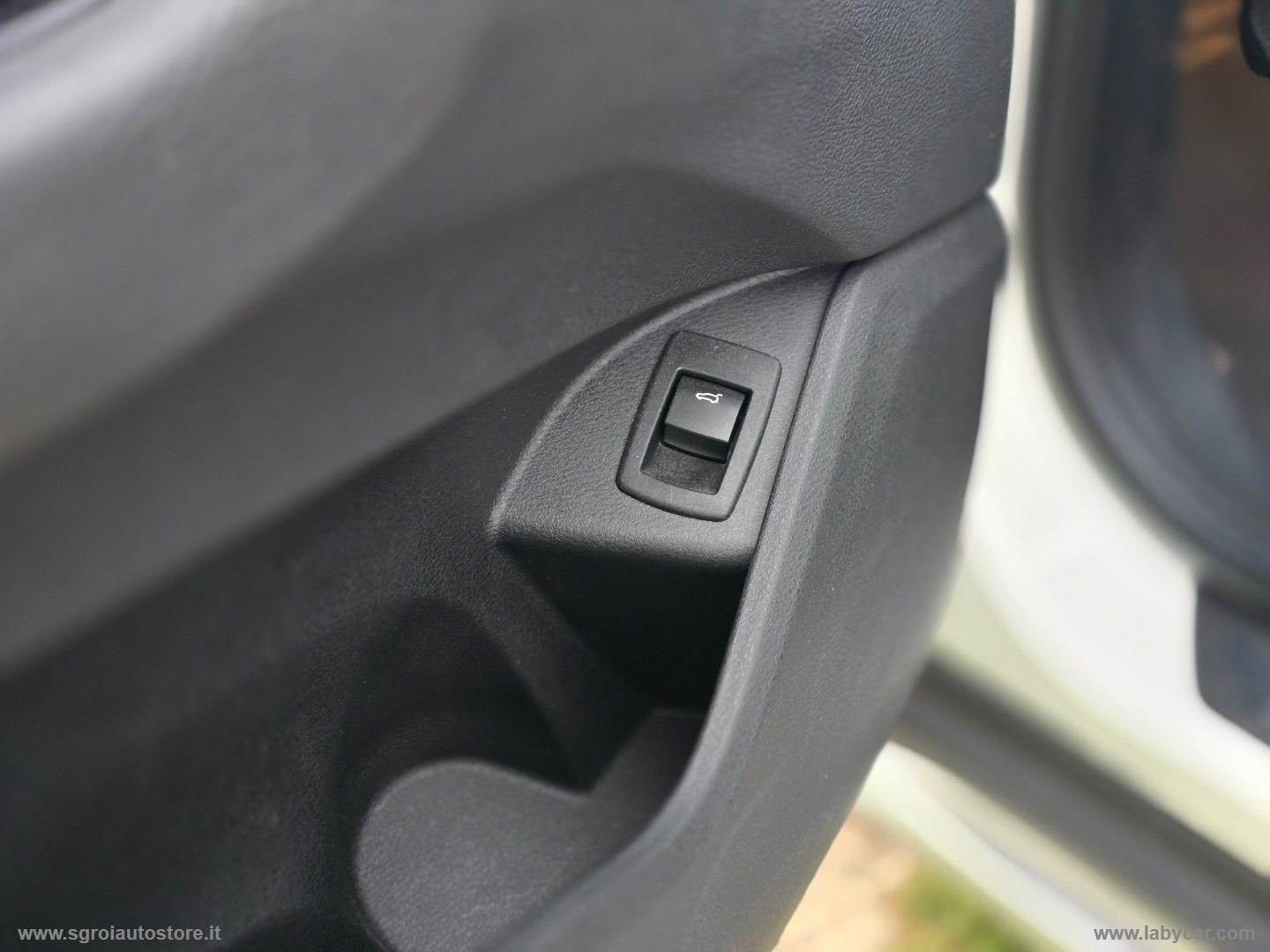 X1 xDrive18d xLine Plus - immagine 38